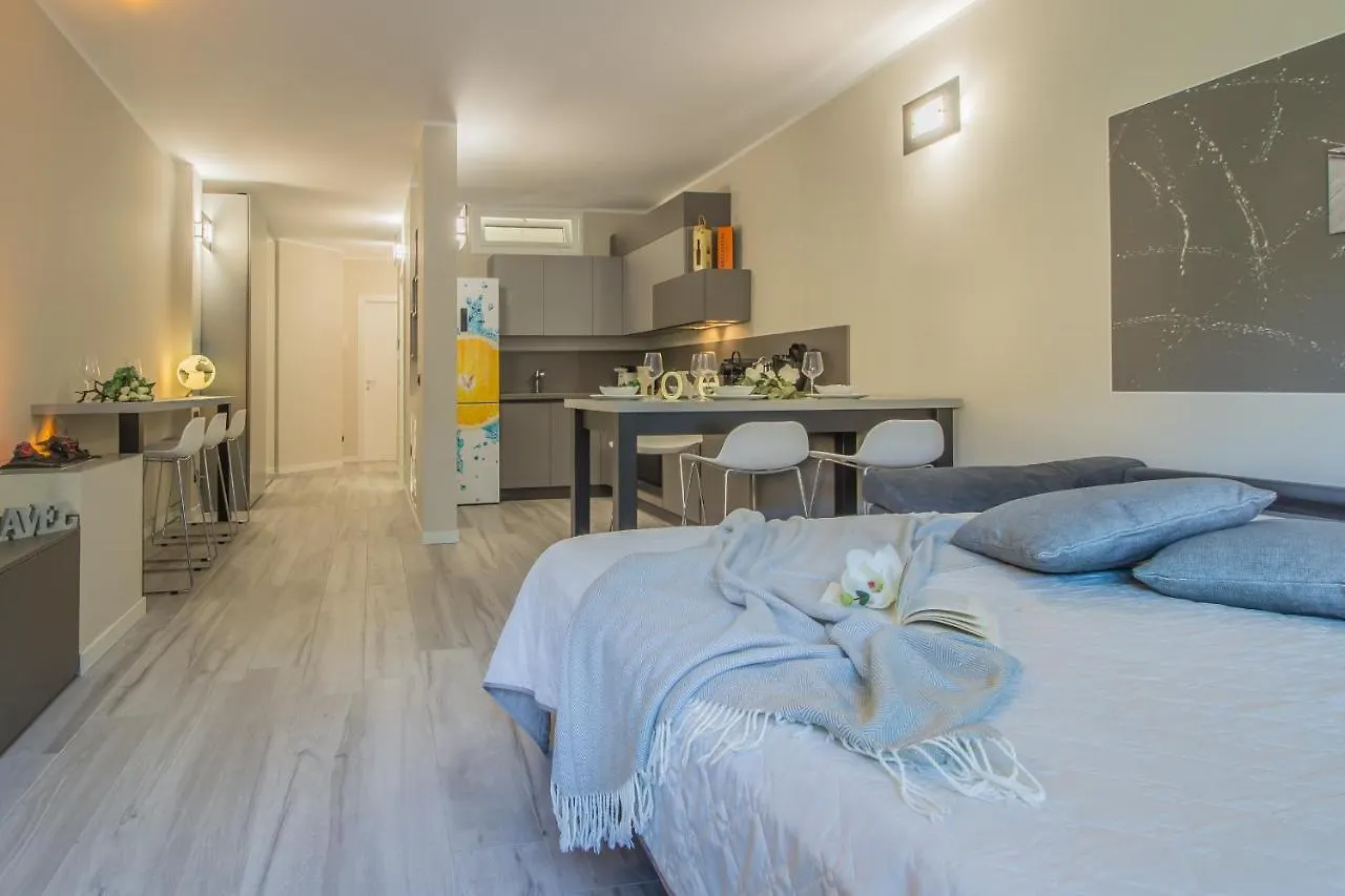 Amazing Life House Apartment Varenna 0*,