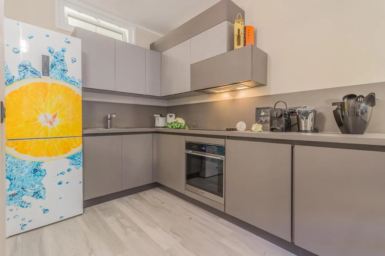 Amazing Life House Apartment Varenna 0*,