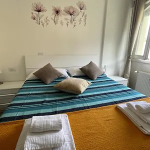  Apartment By Foot